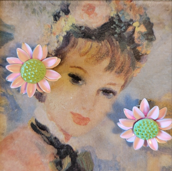 Vintage Pink Daisy Clip-On earrings ~ 1960s Mod ~ Flower Power~ Cute! - Picture 6 of 15